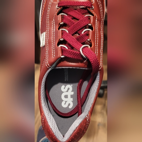 SAS Sporty Lux Trainer Walking Leather Shoe Ruby Perf Size 7 Slim - Picture 3 of 10